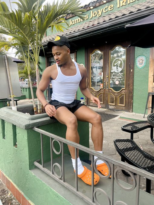 Just here for the vibe https://t.co/IVI9BqoMpE