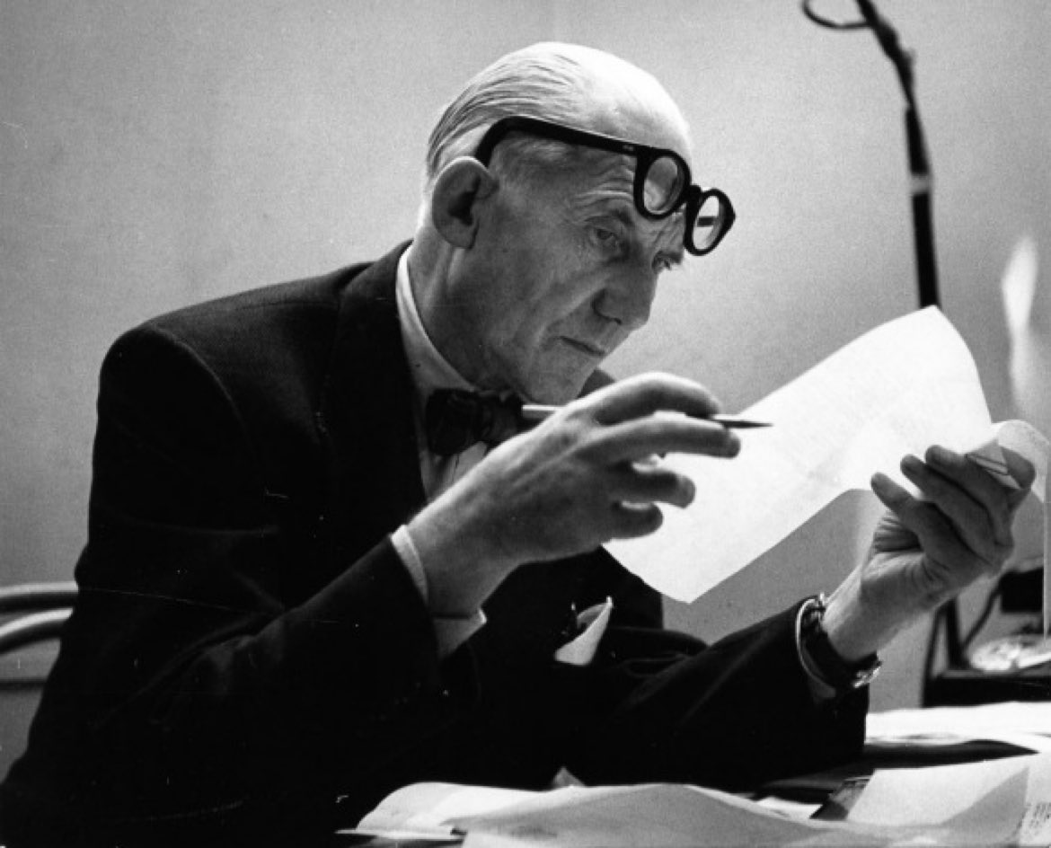 gomezdetejada's tweet photo. "Los materiales del urbanismo son el sol, el espacio, los árboles, el acero y las estructuras armadas y el cemento, en este orden y en esta jerarquía".

Le Corbusier. https://t.co/lgAtJZea8m
