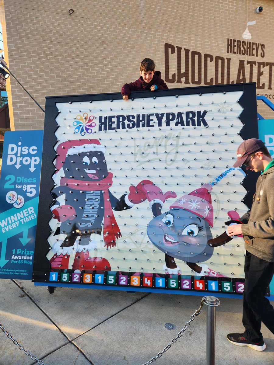 KRich312's tweet photo. All those Christmas vibes at @Hersheypark today
#candylane https://t.co/L0SEV9scBc