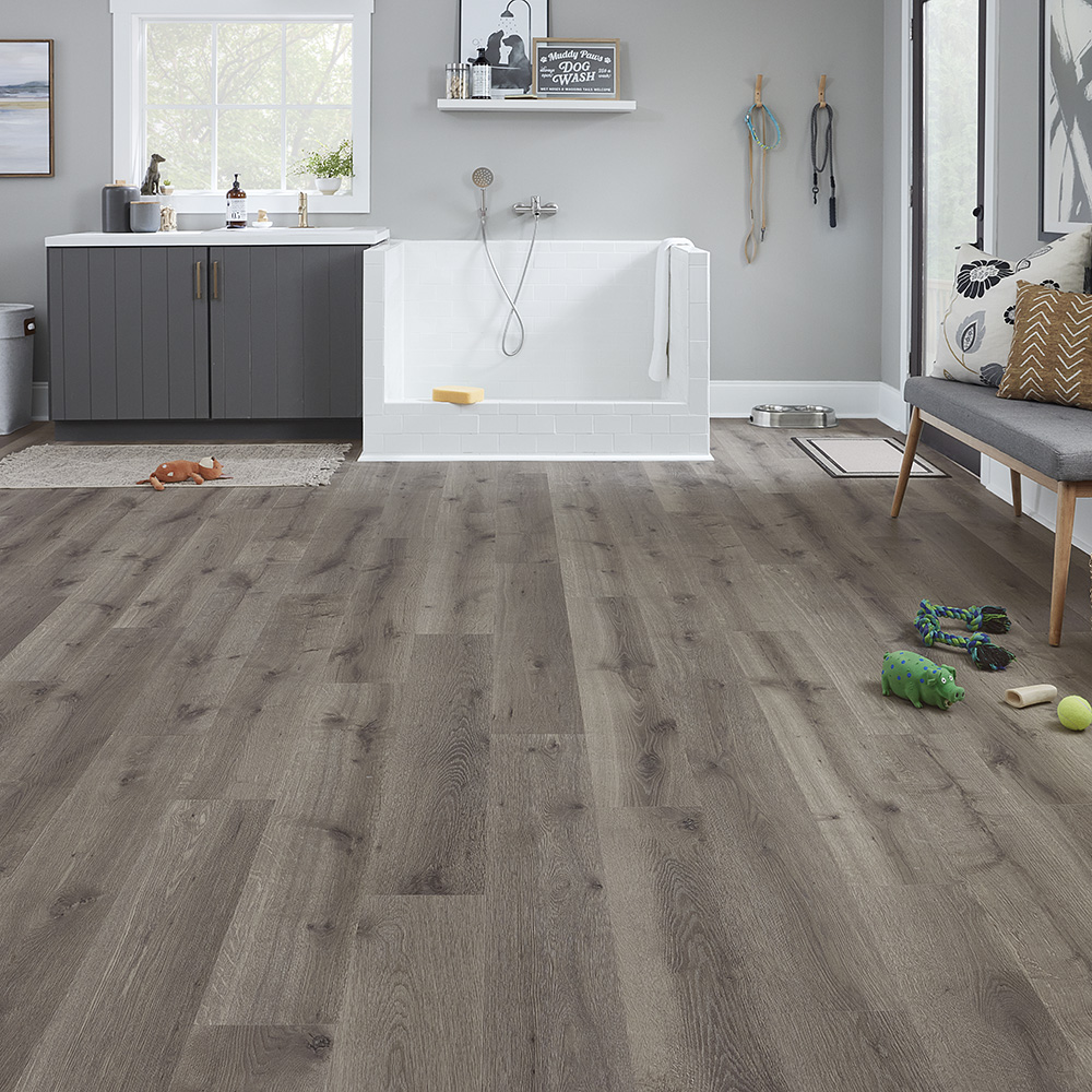 pergo's tweet image. Splish, splash, it&apos;s time for a doggy bath! 🐶 Don&apos;t worry, our #waterproof floors will make cleanup a breeze.

💻: bit.ly/3tpPKIF

#Pergo #LifeGoesOnIt #TimberCraft #TimberCraftElite #WetProtect #laminate #laminatedwood #DogBathGoals #PawsomeCleanup