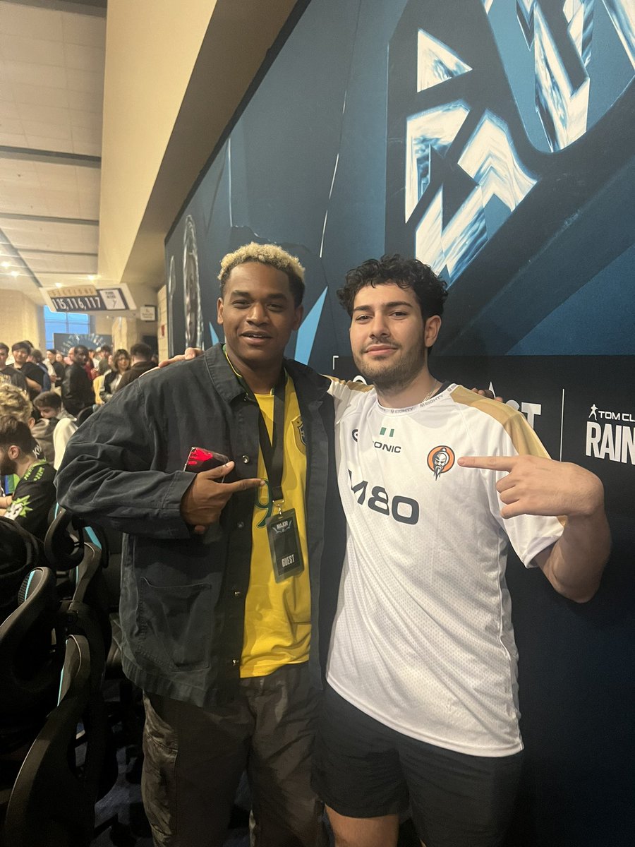 MechaComTTV's tweet image. Where it started vs now
Thank you so much for the jersey @iconicr6s 🦇