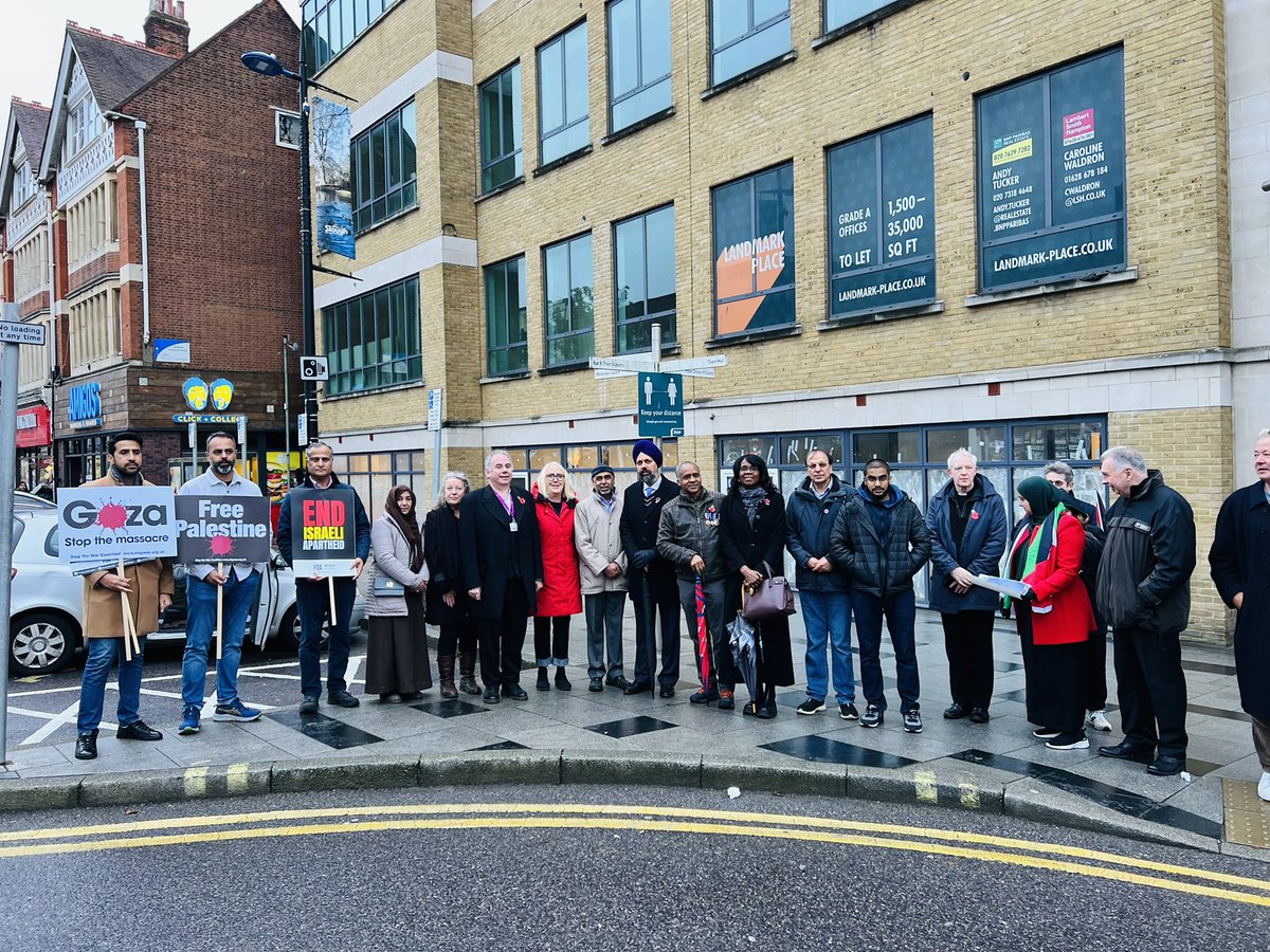 Moving #peace vigil at #Slough Peace Memorial, thanks to Cllr Akram and other organisers. Vigil of prayers to remember all innocent lives lost in #Palestine and #Israel, as multi-faith leaders joined the community, all wanting an end to the violence and horrors in #Gaza.