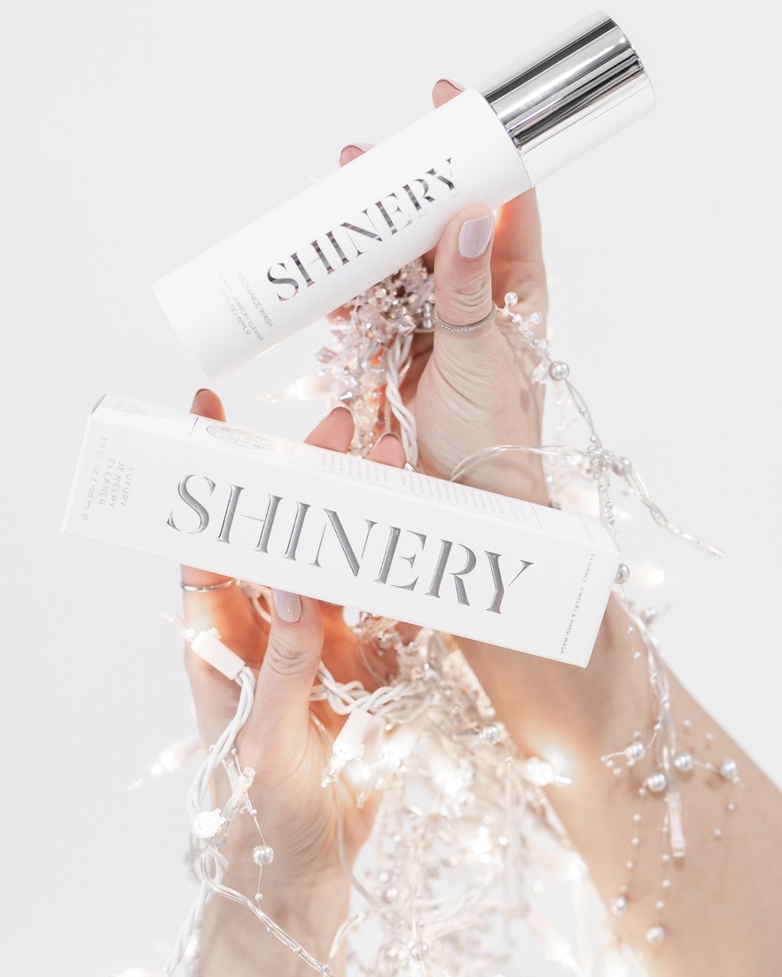 The best gift to give this holiday season ✨ Everyone needs a little Radiance Wash. 

 #shinery #jewelry #jewelrycleaner #jewelrygram #jewelrycleaning #diamondjewelry #diamondring #engagementring #engagementrings #bridetobe #bride #amazondeals #amazonprime #cleanbeauty #summer #