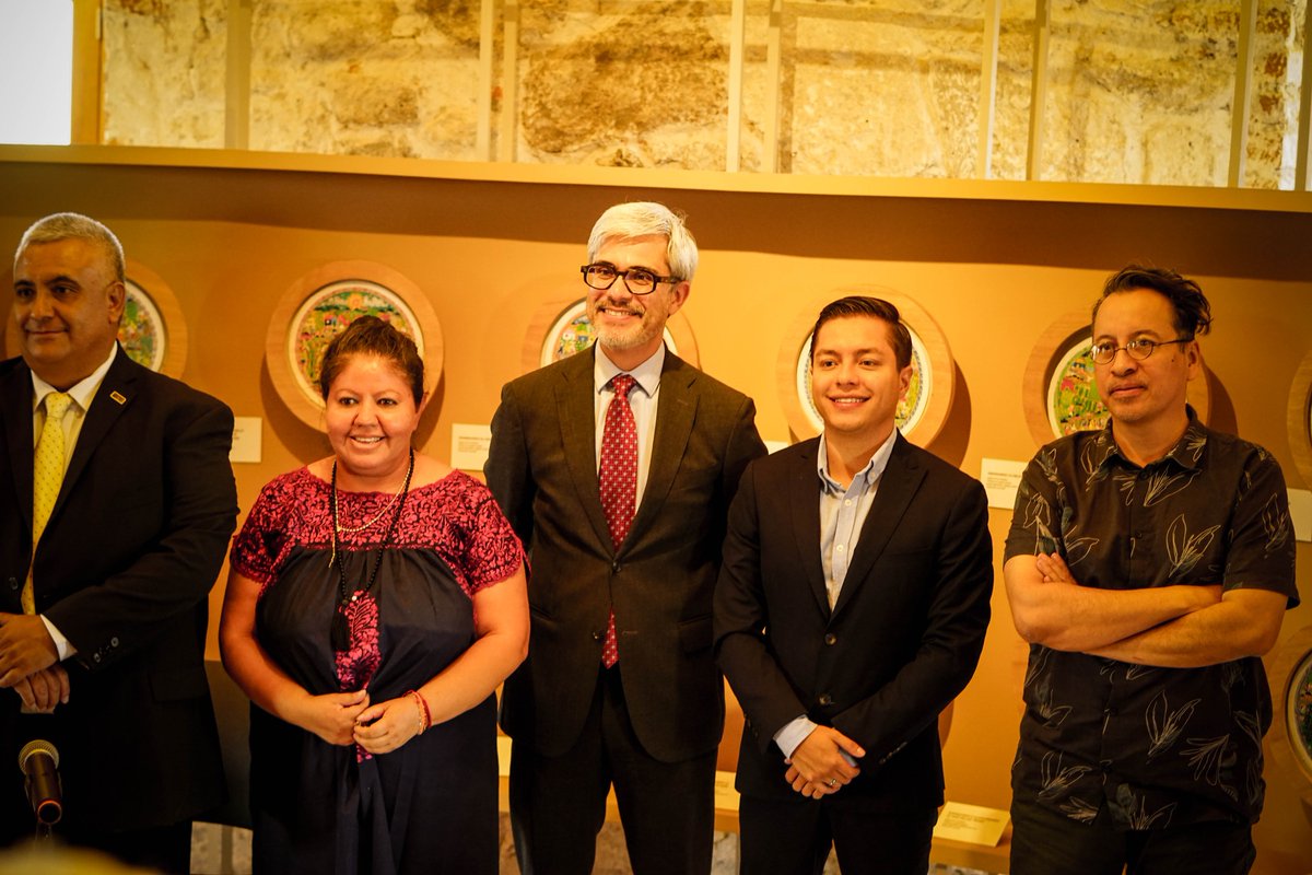 shopsandbrands's tweet photo. Canirac Morelos anuncia décima segunda edición del “Festival Sabor es Morelos”.

Tras un esfuerzo conjunto de los empresarios de Morelos en coordinación con autoridades estatales; la secretaria de desarrollo económico y del trabajo y la secretaria de turismo y cultura, el próximo 2 de diciembre se inaugurará el “Festival Sabores Morelos”, en su doceava edición.

Con la participación de más 60 restaurantes del estado, artesanos, productores del programa “Orgullo Morelos” y productores de la secretaria de desarrollo agropecuario; como cada edición también contaremos con nuestro pabellón especial de cervezas artesanales y por primera vez, un pabellón especial de maíces ancestrales con todos los productos derivados del maíz.

Se espera superar la visita de más de 90 mil personas a esta muestra gastronómica que se desarrollará en el corredor de la avenida Hidalgo de Cuernavaca Morelos, los días 2 y 3 de diciembre de las 10:00 a las 20:00 hrs.

De acuerdo a la información proporcionada por la presidenta de Canirac Morelos, Griselda Hurtado.

El festival tendrá como país invitado a Brasil, con una muestra de su extensa gastronomía y espectáculos culturales; asimismo Guerrero será el estado invitado con su variada gastronomía y cultura. Los municipios

Invitados en esta ocasión nos acompañarán con una muestra de su cultura y tradiciones así como también de su gastronomía, Temixco te sorprenderá con sus rosas, su cocina tradicional y Hueyapan con sus textiles y su extensa variedad de conservas de los maravillosos frutos que se cosechan en sus tierras.

El día 30 de noviembre se llevará a cabo la cena de inauguración contando con la presencia de nuestras autoridades locales El Gobernador del estado el C. Cuauhtémoc Blanco Bravo y el presidente Municipal el Lic. José Luis Urióstegui Salgado así como la Secretaría de economía, la Lic. Ana Cecilia

Rodríguez González, la Secretaría de Turismo y Cultura la Lic. Julieta Goldzweig Cornejo, Director de FIDECOMP el Lic. Juan Diego Pons Diaz de León, Directora de FITUR Morelos la Lic. Elena Peña Núñez; Autoridades invitadas; El Ministro Consejero Marcelo de Oliveira Ramalho de la embajada de Brasil, Secretaria de Cultura Guerrero la maestra Aida Melina Martínez.

El 2 de Diciembre habrá un concierto en beneficio a los bomberos de Xoxocotla. Erasmo Catarino y Paula Pons amenizarán junto a la Big Band Cuernavaca.

El viernes 1 de diciembre se realizará una cena maridaje en el restaurante Raíces en colaboración con el restaurante oaxaqueño El Parián a cargo del Chef Eduardo Reyes y El Chef Israel Loyola respectivamente, como parte del proyecto “Morelos: territorio gastronómico” que la Canirac Morelos está impulsando.

Griselda Hurtado invitó a que sigan las redes sociales de Sabor es Morelos:
https://t.co/x3v9vmtoss

https://t.co/64fdr17p0U

https://t.co/XWVMvTGq56

https://t.co/bPaOEiO8o7

#cocinamexicana #cocinatradicional #CocinaGourmet #Cuernavaca #Morelos