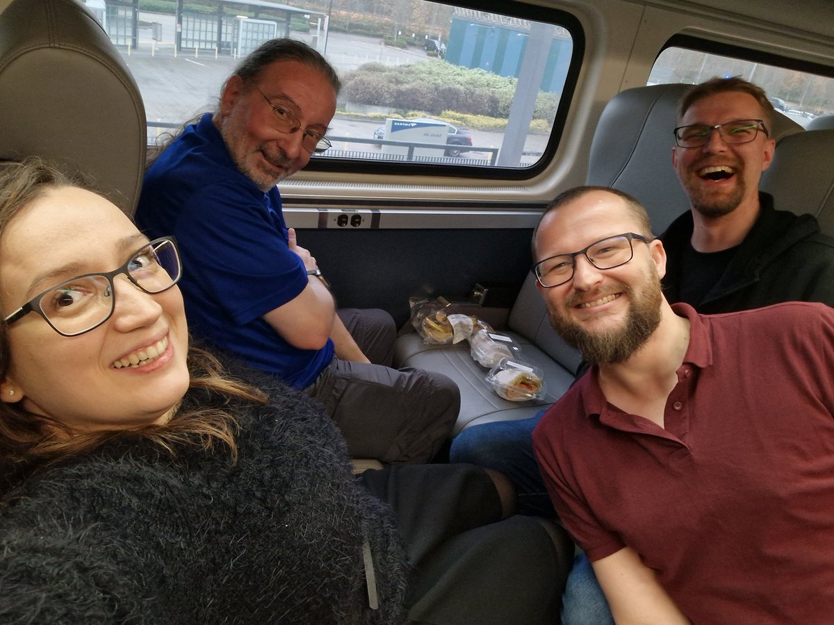 JojobitTweets's tweet image. Making really close friends on #sqltrain with @randriksen and @muuh87 #sqlsatoregon #passdatacommunitysummit