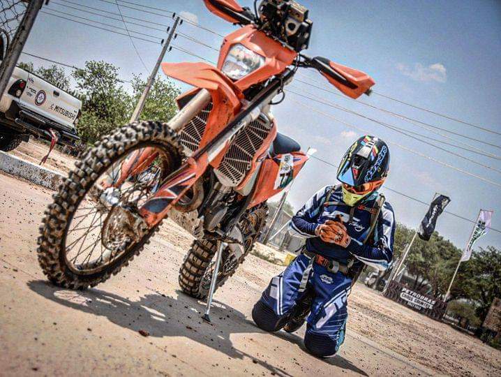 jorge_basualdo's tweet photo. #DesafioChaco Tal vez la foto del fin de semana. Dios y la fé por sobre todas las cosas!!
Grande Enrique Guimarresi!!
📷: Campeonato Paraguayo Rally Cross Country
@campeonespyc9n @EESSPetrobrasPy #RCCPy https://t.co/KKYFxhySY5