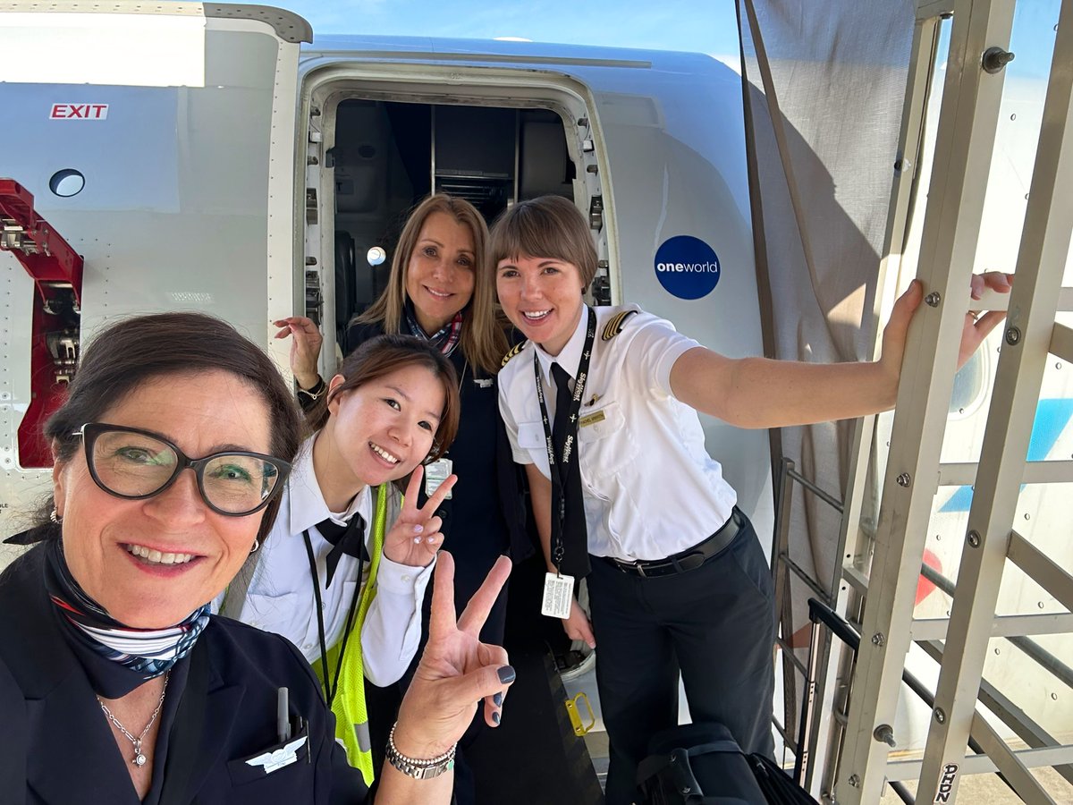All female crew flying for @american Eagle today! ✈️❤️🇺🇸✨

#WomenInAviation #LAX #SFO