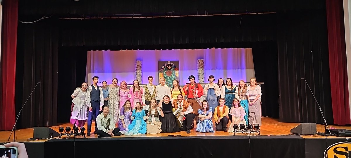 SLPacers's tweet photo. Unbelievable show! Unbelievable cast!  Thank you, seniors!!! https://t.co/D7kQVGoatg