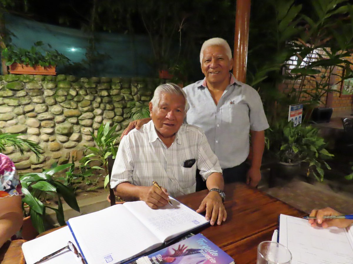 RedesLiteraria's tweet photo. Redes Literarias San Martín se complace en dar la bienvenida al destacado escritor Roger Rumrrill como miembro de nuestra Asociación  Cultural. Nos entusiasma contar con su valiosa experiencia literaria dentro de nuestra asociación. “Seguimos fomentando el placer por la lectura” https://t.co/MQQyvTudMM