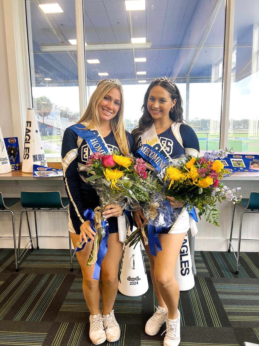 _alexisash's tweet photo. Senior Night was an incredibly surreal experience. It felt truly special to be honored alongside my family and friends. Leaving this amazing team is so bittersweet. I have loved my two years cheering and I will remember it fondly. https://t.co/yQ0Hqj8FuO