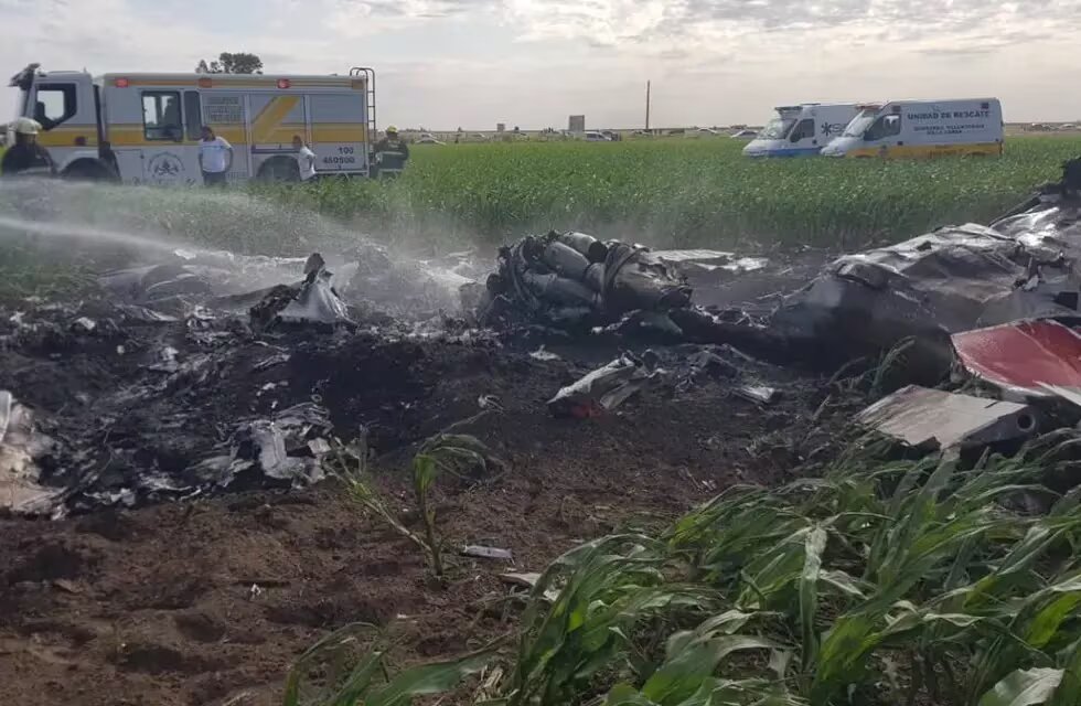 PergaminoVirtu1's tweet photo. TRAGEDIA EN VILLA CAÑÁS: FATAL CAÍDA DE AVIÓN DURANTE EXHIBICIÓN AÉREA DEJA DOS MUERTOS
https://t.co/FU0nqxjvF4
#VillaCañás #Accidente #Aéreo #L29 https://t.co/svDRxPLpVo