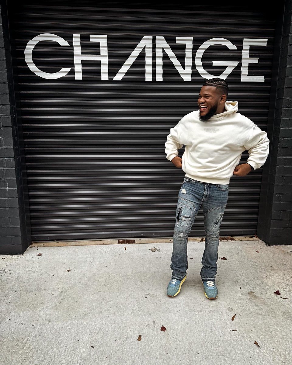 iamqcummings's tweet photo. FAVOR: unearned, uncommon, unexplainable preferential treatment - I got it, and it’s on me 💯🤷🏽‍♂️🔥 https://t.co/7jcmdL7ull