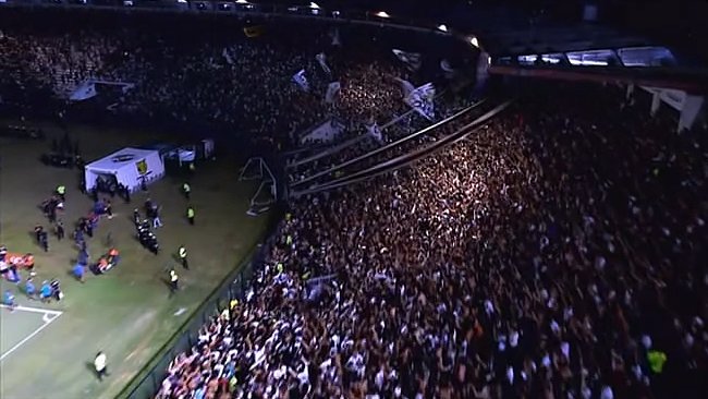 goleadadazoeira's tweet photo. não é uma pergunta, é uma afirmação...

O VASCO TEM A TORCIDA MAIS FODA DO FUTEBOL MUNDIAL