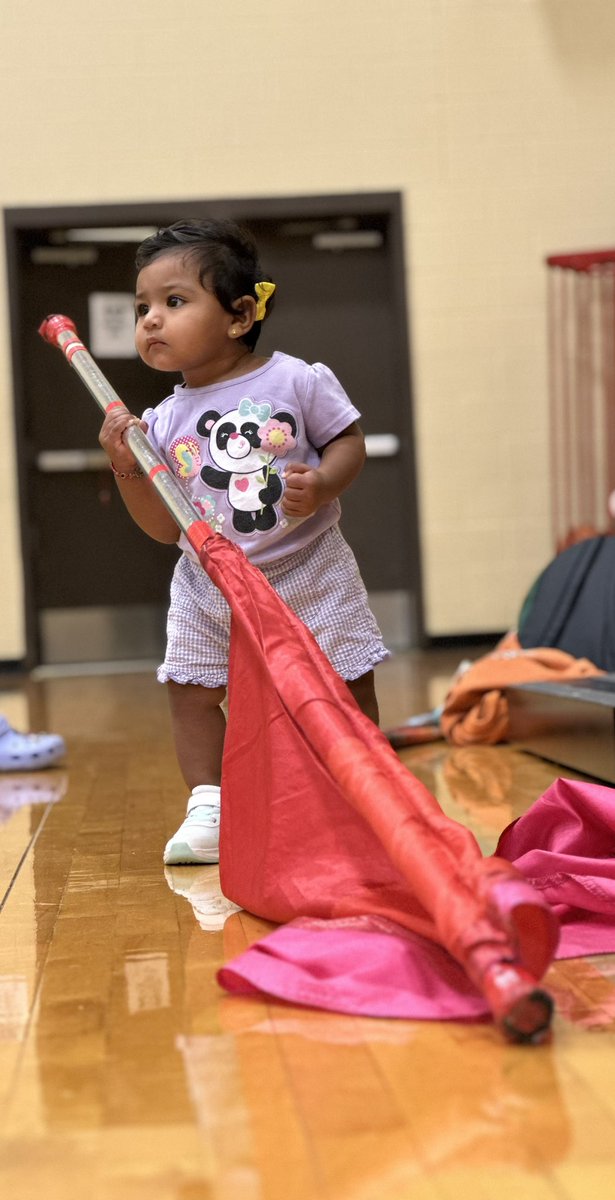 ColorThs's tweet photo. Is this too early to learn a lasso toss?  #guardgoals #winterguard #colorguard #guardlife https://t.co/04Dzw3U1Mo