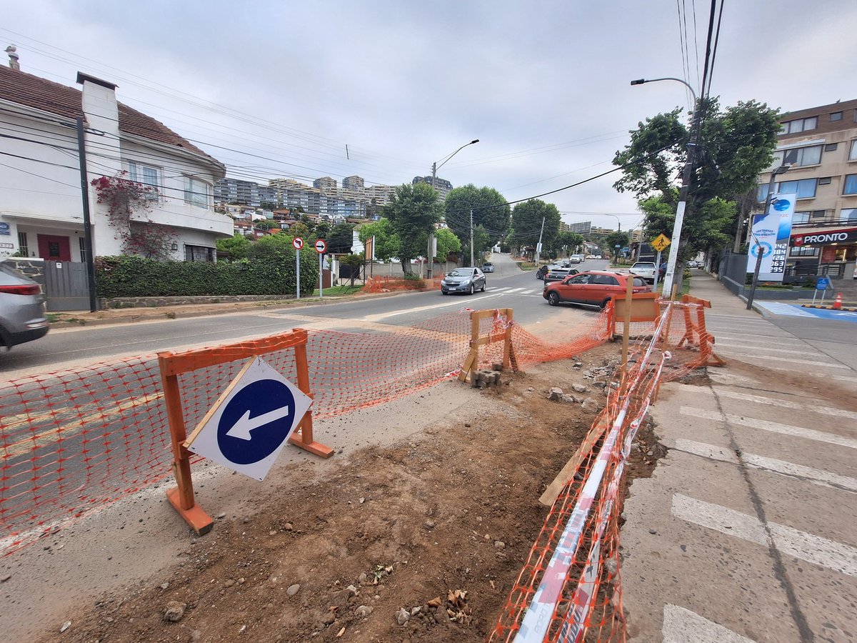 PatakaAlavena's tweet photo. Avanzan las obras del nuevo semáforo en Agua Santa con La Palma de Viña del Mar. https://t.co/RxZkYjSliN