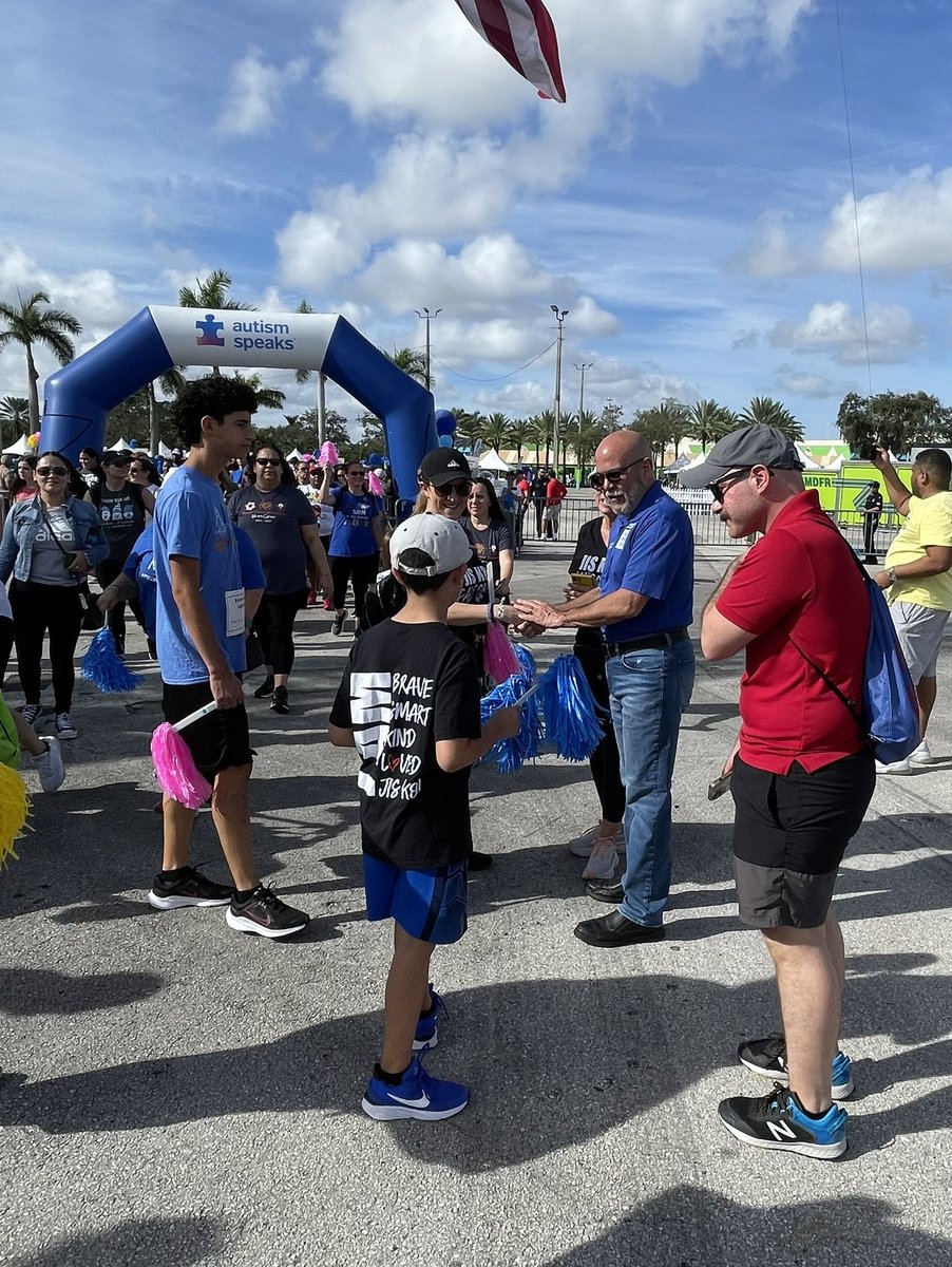 The @OfficeofESE connected with students, families, and colleagues at the 2023 @AutismSpeaksMIA Walk. @SuptDotres @LDIAZ_CAO @MDCPS_ASD @SASWhiteTigers @reaganlyn @MDCPS @sldInclusion