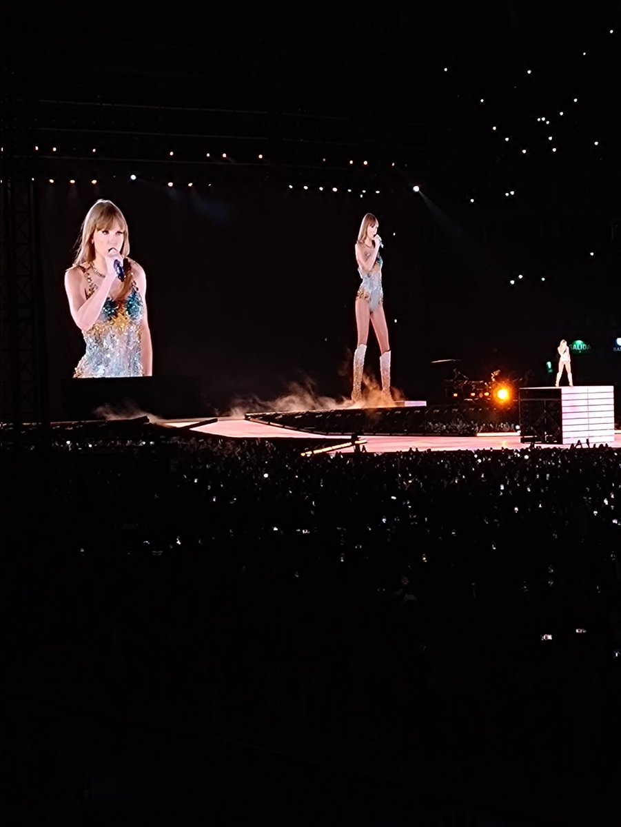 TayUpdatesARG's tweet image. CON EL BODY DE LA PATRIA #BuenosAiresTSTheErasTour