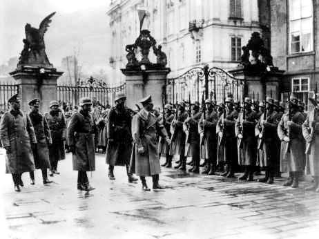 On this day in 1939, the Nazis shut down all universities in Czechoslovakia. 1,200 students are rounded up and sent to concentration camps for protesting the German occupation. #InternationalStudentsDay will be later established to commemorate these events.