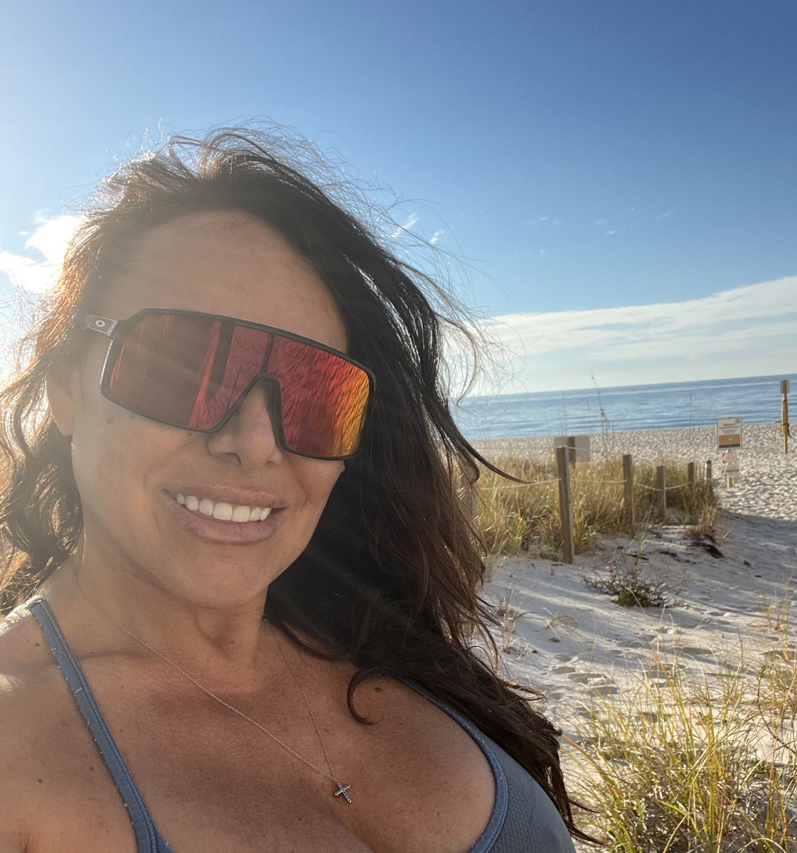 ClorindaMeadloc's tweet photo. MeanwhileโฆBack at the Ranch; Or um Beach ๐๏ธ ๐ #JustBeachy https://t.co/jNhujfNFXa