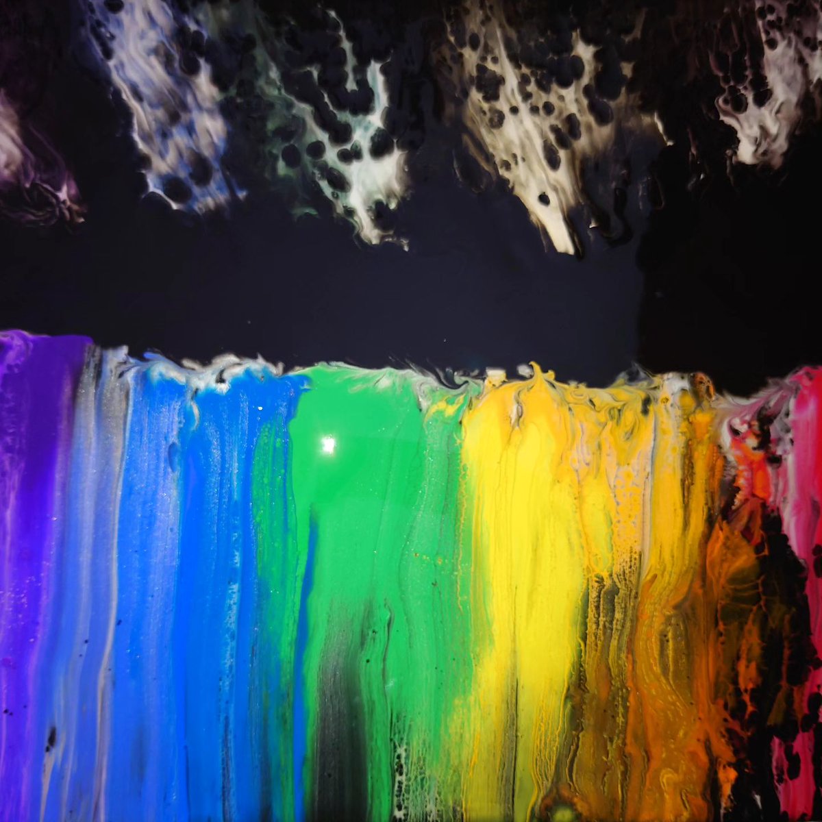 DessonPaul's tweet photo. I took a bit of a break from painting and YouTube videos but my creative urge is back tonight I dipped my toes back in and did a nice easy rainbow waterfall swipe whaddayathink #acrylicfluidartist #acrylicfluidart #rainbowwaterfall🌈 #fluidart_uk… https://t.co/BQaA0dyJEV https://t.co/VXqfoLHgzN