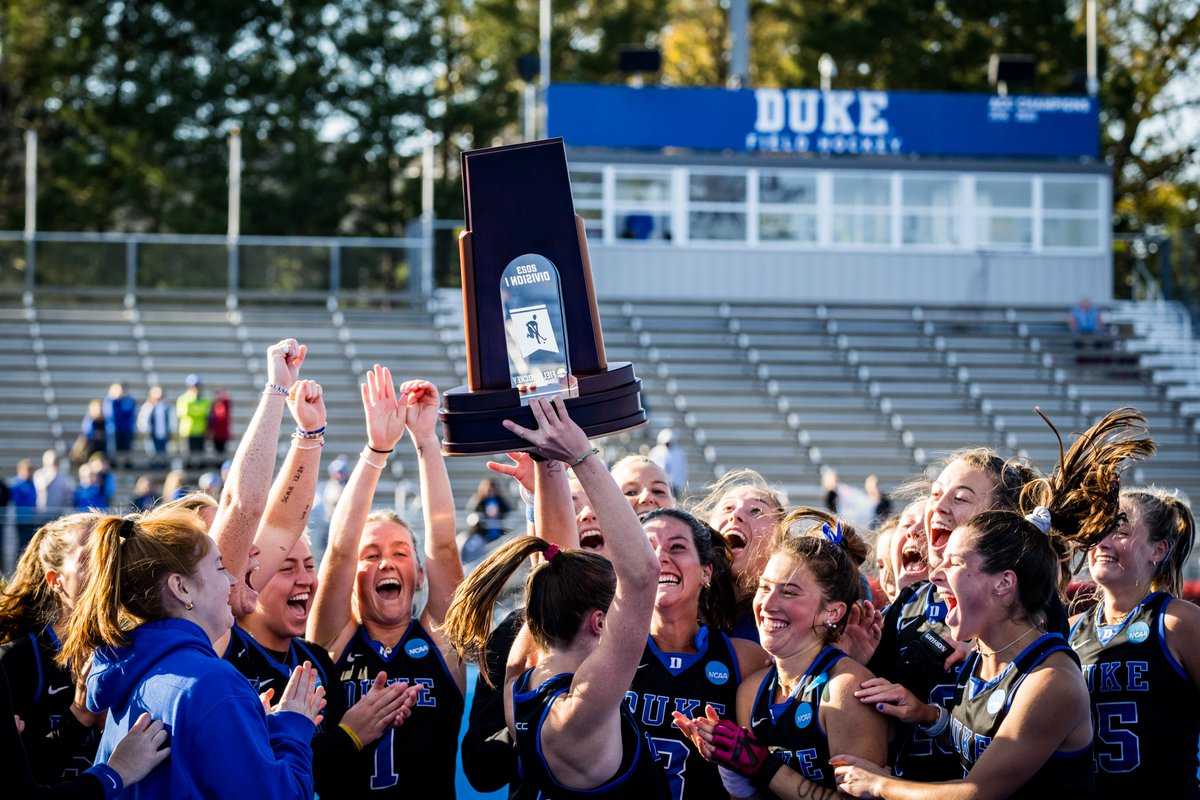 DukeFH's tweet image. Such a special Sunday in Bull City 💙

More from the win: goduke.us/3ucABee

#DukeTrue #GoDuke