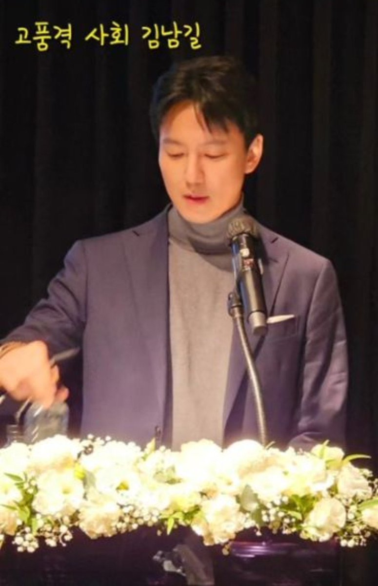 어머 이게뭐야 미치게 잘생겼네