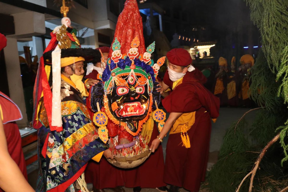 Drukpa's tweet photo. On the last day of annual Mahakala Puja at Druk Sang-Ngag Choling Monastery, monks performed several masked dances representing the manifestations of Mahakala.
#MahakalaPuja #Drukpa #druksangngagcholing #dalimonastery #clearobstacle #Monastics #Himalayas #Mahakala #Darjeeling https://t.co/4CX04zj89S