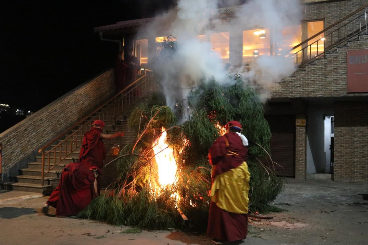 Drukpa's tweet photo. On the last day of annual Mahakala Puja at Druk Sang-Ngag Choling Monastery, monks performed several masked dances representing the manifestations of Mahakala.
#MahakalaPuja #Drukpa #druksangngagcholing #dalimonastery #clearobstacle #Monastics #Himalayas #Mahakala #Darjeeling https://t.co/4CX04zj89S