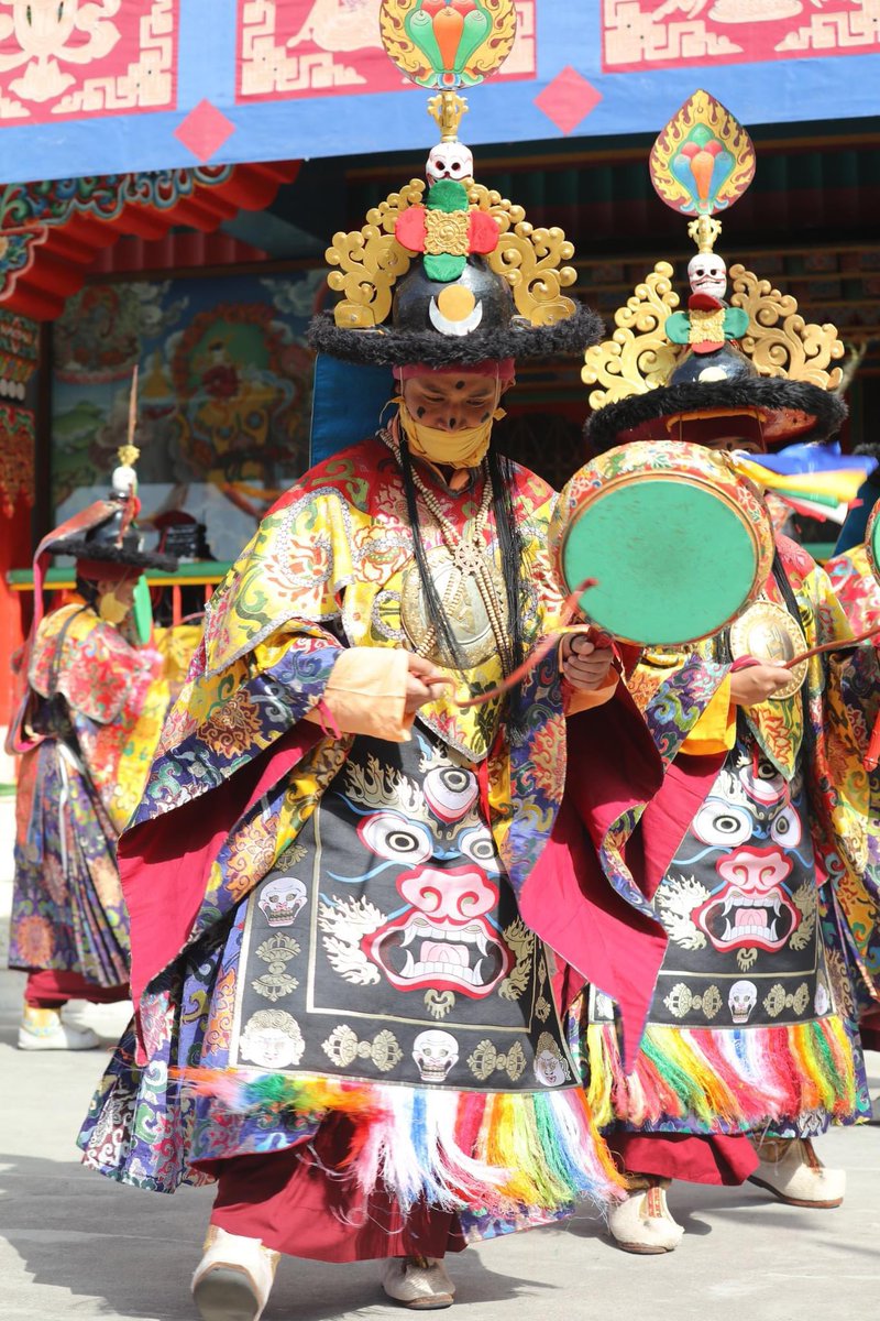 Drukpa's tweet photo. On the last day of annual Mahakala Puja at Druk Sang-Ngag Choling Monastery, monks performed several masked dances representing the manifestations of Mahakala.
#MahakalaPuja #Drukpa #druksangngagcholing #dalimonastery #clearobstacle #Monastics #Himalayas #Mahakala #Darjeeling https://t.co/4CX04zj89S