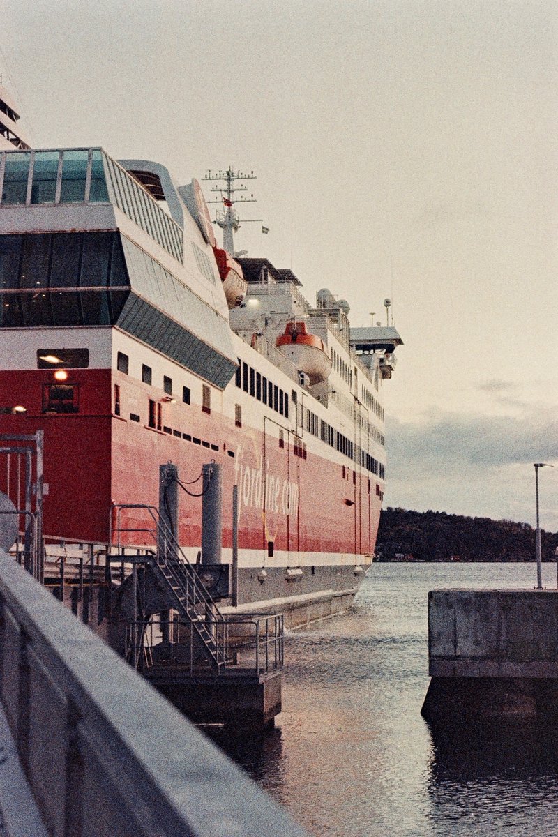 So long, MS Oslofjord.

Leica M6 TTL
75mm Summicron APO
Fuji Provia 400X (very expired)
C-41
#believeinfilm