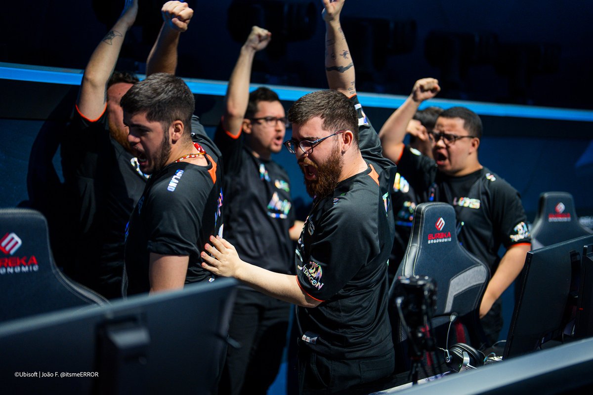 Já falamos muito sobre isso nos últimos dias, mas a trajetória da <a href="/losgrandesgg/">LØS</a> tem que ser ressaltada.

Terminaram a fase de grupos do BR6 com apenas uma vitória e foram vice campeões do Major. Que time foda.

Voltem mais fortes. Quero ver vocês no Ibirapuera daqui a 3 meses.