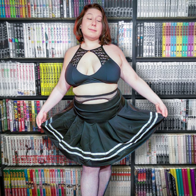 Being naughty at the bookstore https://t.co/8eLewAu1Jb