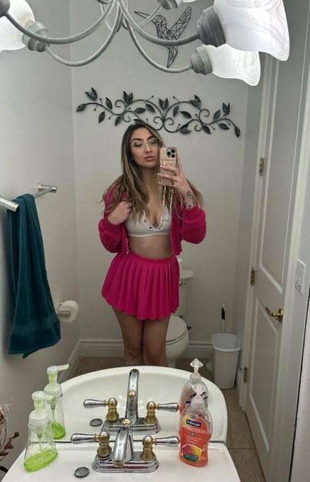 always a good time on set for @Brazzers 💘 https://t.co/Sb4W2Ks6qm<a class="tags" href="/tag/brazzers">@brazzers</a>