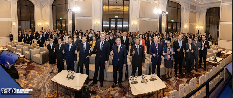 Ambassador Pedro Zwahlen (@swissambtha) on Twitter photo Many thanks to all the organizers! 🙏🏼 Thailand Greenhouse Gas Management Organization <a href="/dccethailand/">กรมการเปลี่ยนแปลงสภาพภูมิอากาศและสิ่งแวดล้อม</a> <a href="/UNFCC/">UNFCC</a> RCC Asia Pacific <a href="/IGESnews/">IGES</a> <a href="/gggi_hq/">GGGI</a> <a href="/jica_direct_en/">JICA - Japan International Cooperation Agency</a> <a href="/ukinthailand/">UK in Thailand 🇬🇧🇹🇭</a> <a href="/SwissASEAN/">SwitzerlandASEAN</a> <a href="/FoundationKlik/">KliK Foundation</a> Many thanks to all the organizers! 🙏🏼 Thailand Greenhouse Gas Management Organization <a href="/dccethailand/">กรมการเปลี่ยนแปลงสภาพภูมิอากาศและสิ่งแวดล้อม</a> <a href="/UNFCC/">UNFCC</a> RCC Asia Pacific <a href="/IGESnews/">IGES</a> <a href="/gggi_hq/">GGGI</a> <a href="/jica_direct_en/">JICA - Japan International Cooperation Agency</a> <a href="/ukinthailand/">UK in Thailand 🇬🇧🇹🇭</a> <a href="/SwissASEAN/">SwitzerlandASEAN</a> <a href="/FoundationKlik/">KliK Foundation</a>