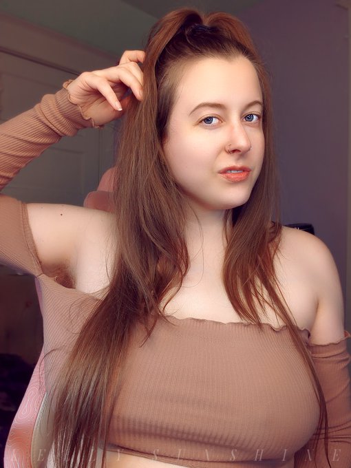 I know you can't think straight when you stare at me, so let me do the thinking for you: ✨TRIBUTE.  Handing