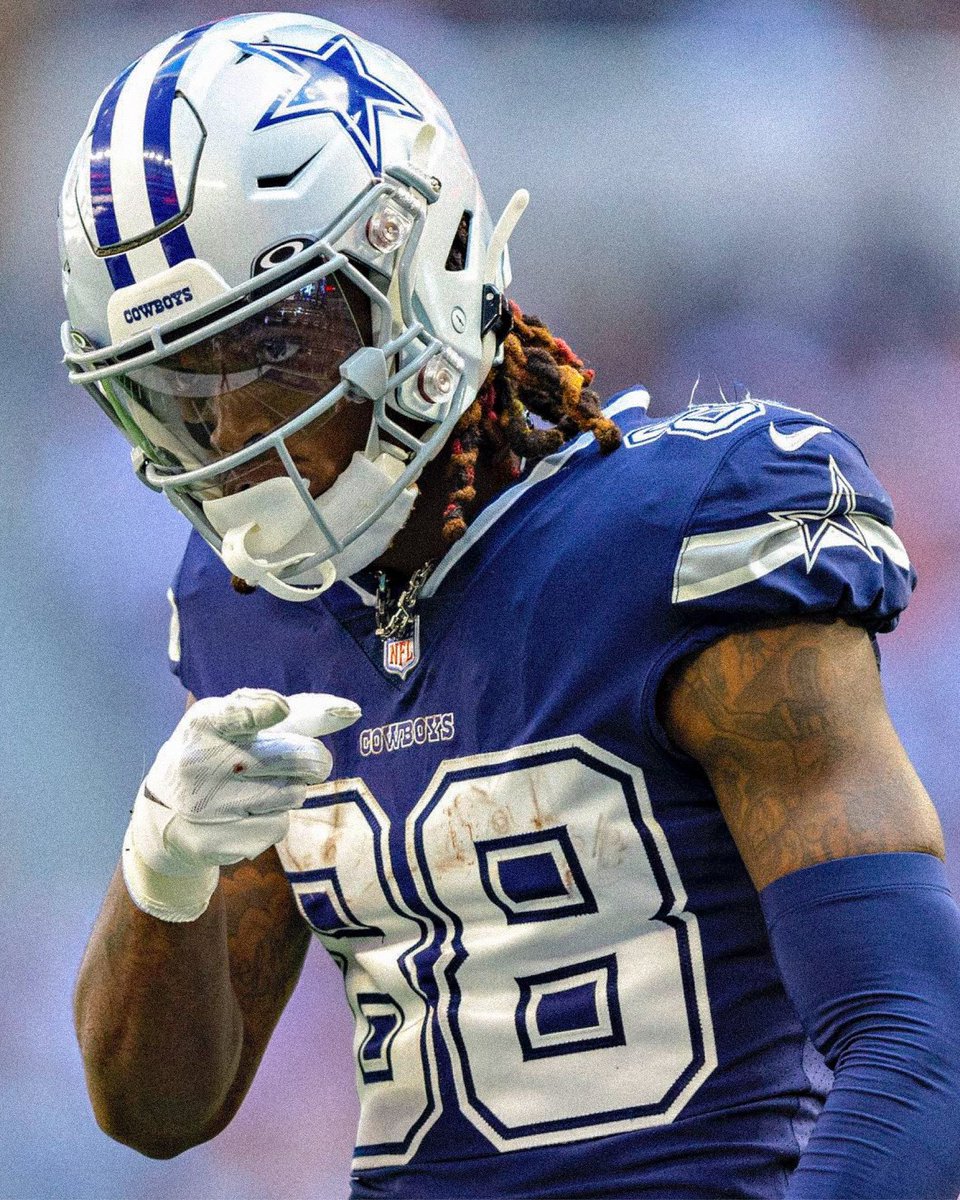 #Cowboys WR CeeDee Lamb the last four weeks:

- 41 receptions
- 617 receiving yards 
- 3 touchdowns 

First player in #NFL history to have 10 catches and 150+ yards in 3 straight games.