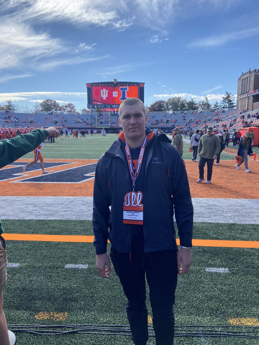 Moconnell3's tweet photo. Thank you @IlliniFootball @BretBielema @Coach_BMiller for a great game day visit. Hope to be back soon! @HitterFootball @DeepDishFB @CoachBigPete @EDGYTIM @Recruit2Illini @PrepRedzoneIL https://t.co/eLRNP3Dwtf