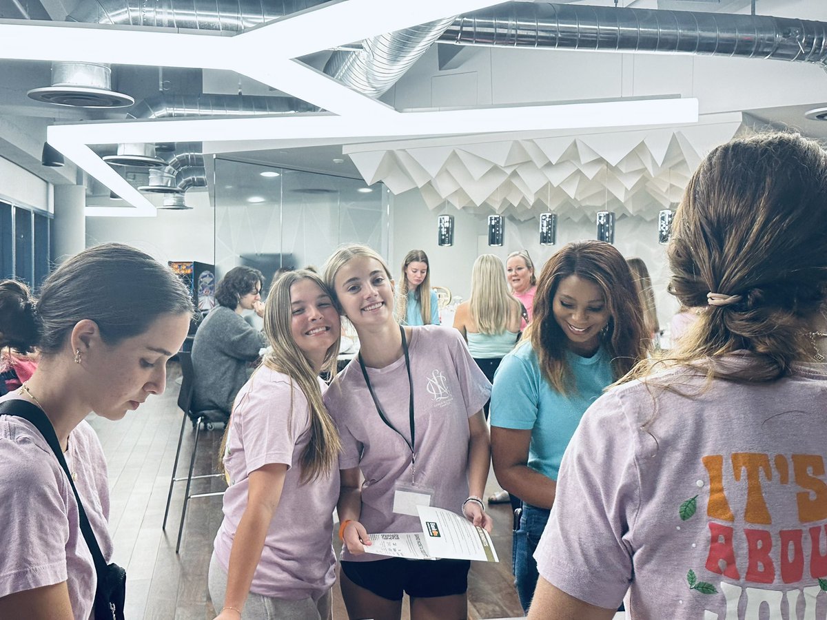 FaithFazzone's tweet image. From the fields to philanthropy 🤍
#giveback #supportyourcommunity #nclcitrusblossom