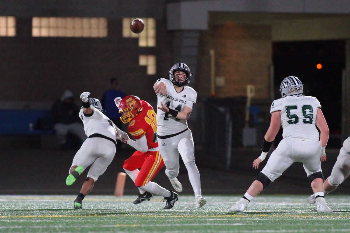 Another Tri Cities barnburner this year came down to the last play as <a href="/JagNation/">JagNation</a> courageously battled but eventually fell to Kamiakin in this years 4A playoffs.
Great year, tough ending.