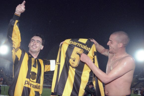 Muchas gracias jugadores, 

Primera vez en la historia del FUTSAL uruguayo se logra un quinquenio y como no había de otra manera tenía que ser Peñarol.

Felicitaciones a todos los que laburaron.
Especialmente a <a href="/marcesolomita/">Marcelo Solomita</a> que me abrió las puertas.