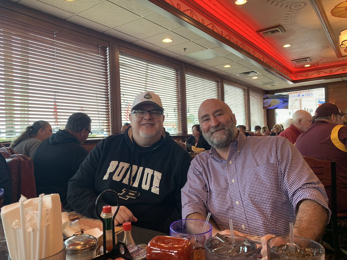 boilermaker91's tweet image. Had an awesome day meeting up with one of my great Fort Wayne buddies, Mark Faller! I came in full Boilermaker gear as I expected Mark to be decked out in Ohio State gear! He did not but his wife Tina had a OSU purse. Relived some great memories of growing up together!