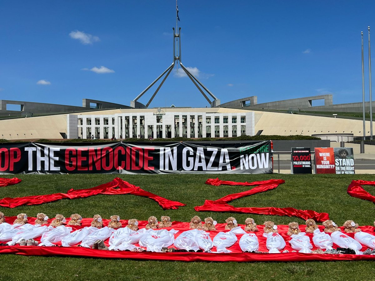SaraSalehTweets's tweet photo. Outside of the Australian Parliament this morning. https://t.co/24isc1wLEt