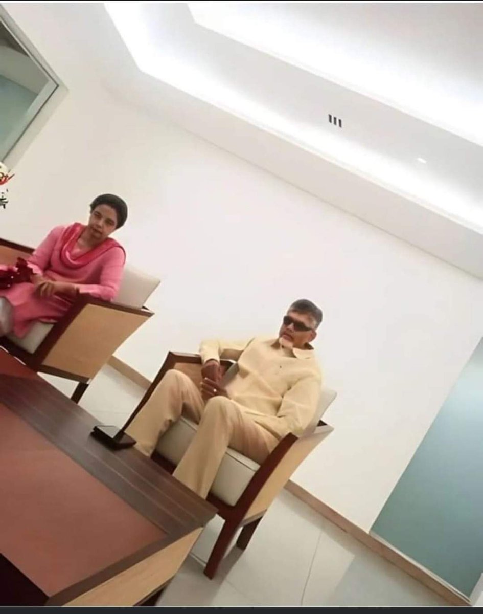 chaakirevu's tweet photo. ఆయన విజన్ కోసం
ఆపరేషన్ చేశారు డాక్టర్లు
ఆంధ్రా విజన్ కోసం
ఆపరేషన్ చేయాల్సింది నాయుడే
ఆయన శైలికి
నగరాలు అబ్బురంగా
నాగరికత ఉన్నతంగా
సంపద మరింతగా మారి
నదీ జలాలు పొలాలకు పరవళ్లుగా
జనానికి నిత్య దీపావళిగా మారుతుంది. #Deepaavali https://t.co/EuDWjkr0Io