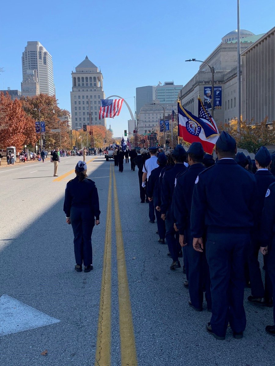 GatewaySTEM's tweet image. A huge shout out to the 42 Gateway STEM JROTC cadets who showed up to march in the St Louis Veteran’s Day Parade.   Despite the early Saturday morning and cooler temperatures, these awesome cadets proudly represented the Air Force and their school as they marched! 🫡