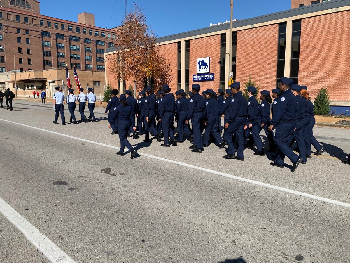 GatewaySTEM's tweet image. A huge shout out to the 42 Gateway STEM JROTC cadets who showed up to march in the St Louis Veteran’s Day Parade.   Despite the early Saturday morning and cooler temperatures, these awesome cadets proudly represented the Air Force and their school as they marched! 🫡
