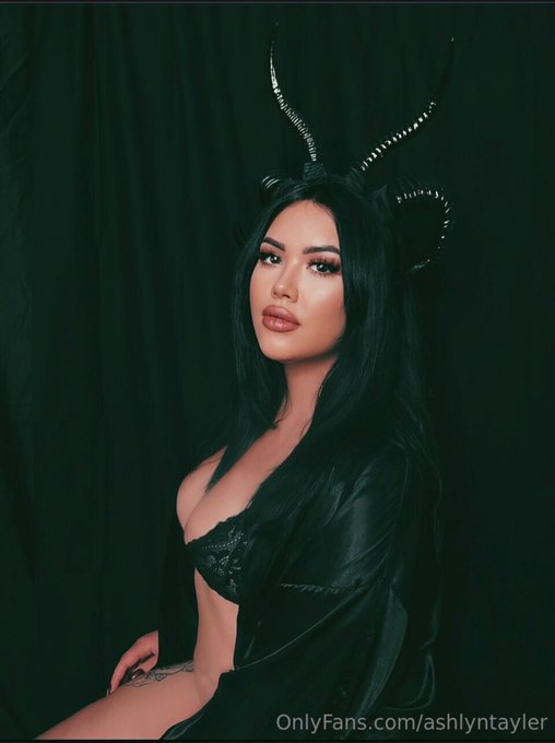 😈🖤 https://t.co/8vowPxOmWV