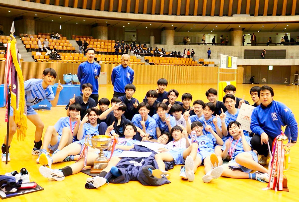 浜松修学舎バレー部上下セット 大会連覇を果たし、全国ベスト4を目指す。／浜松修学舎高校男子