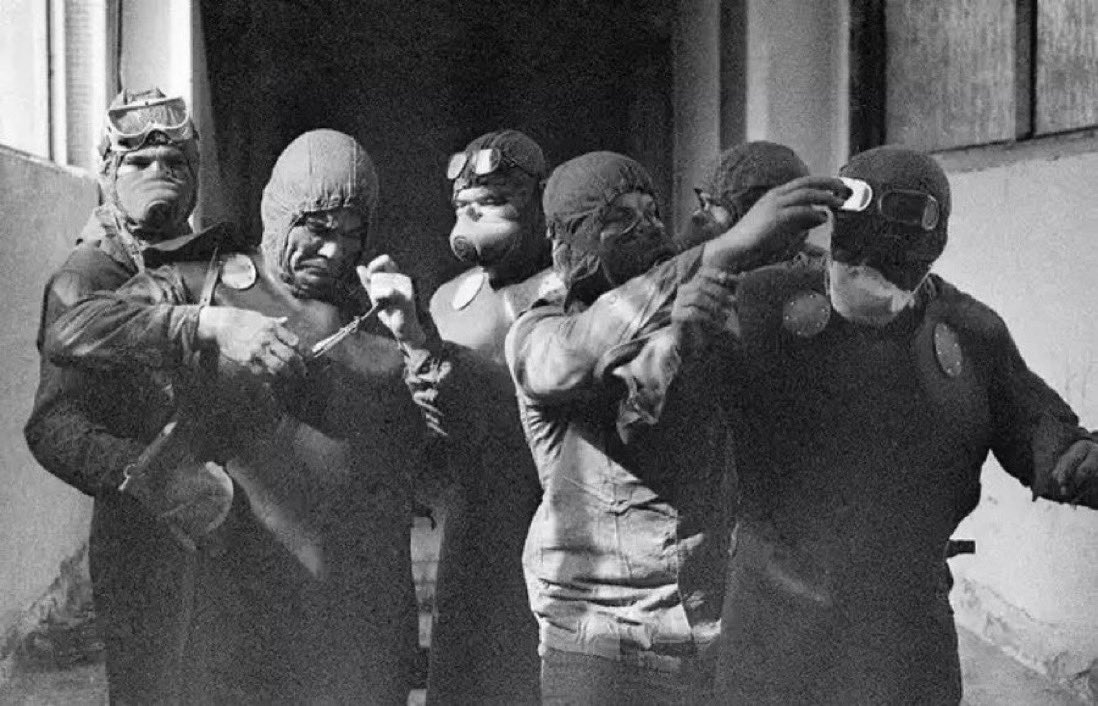 Time Capsule Tales (@timecaptales) on Twitter photo <a href="/fasc1nate/">Fascinating</a> The three heroes gearing up to save Europe from nuclear fallout: Alexei Ananenko, Valeri Bezpalov, Boris Baranov, 1986.
10 days after the Chernobyl accident, engineers learned of impending nuclear steam explosions. The plant's water-cooling system had failed, and a pool of water <a href="/fasc1nate/">Fascinating</a> The three heroes gearing up to save Europe from nuclear fallout: Alexei Ananenko, Valeri Bezpalov, Boris Baranov, 1986.
10 days after the Chernobyl accident, engineers learned of impending nuclear steam explosions. The plant's water-cooling system had failed, and a pool of water