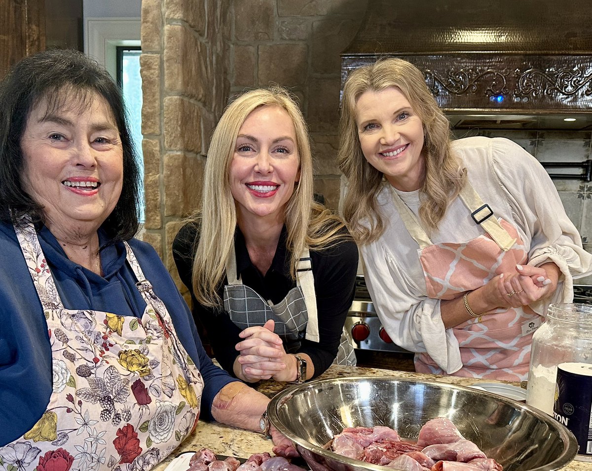 We filmed at home in Louisiana this past week, learned how to make my favorite Miss-Kay-dish and celebrated Jessica’s birthday with cast and crew last night on our back porch. Happy birthday, <a href="/JessicaDuckWife/">Jessica Robertson</a>! It was a good day to be HOME. #DuckFamilyTreasure <a href="/foxnation/">Fox Nation</a>