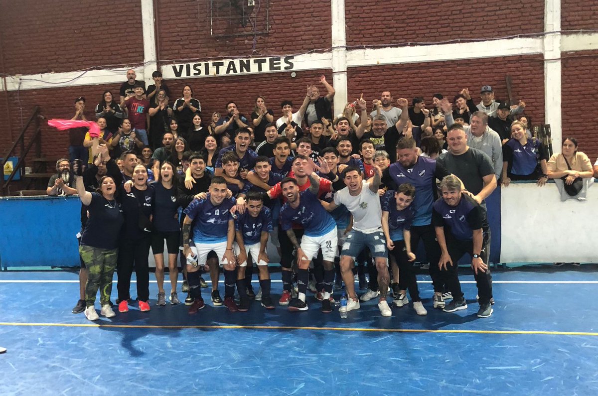 ¡Ganoooó la “U”!

👉 La Primera División venció 2 a 0 a Caballito Jrs como visitante y aseguró la permanencia en la Primera “C” del Futsal AFA.

⚽️ Fran Palumbo y el “Tano” Barba anotaron los goles del equipo conducido por Rodrigo Banicki 

¡Vamos la “U”!